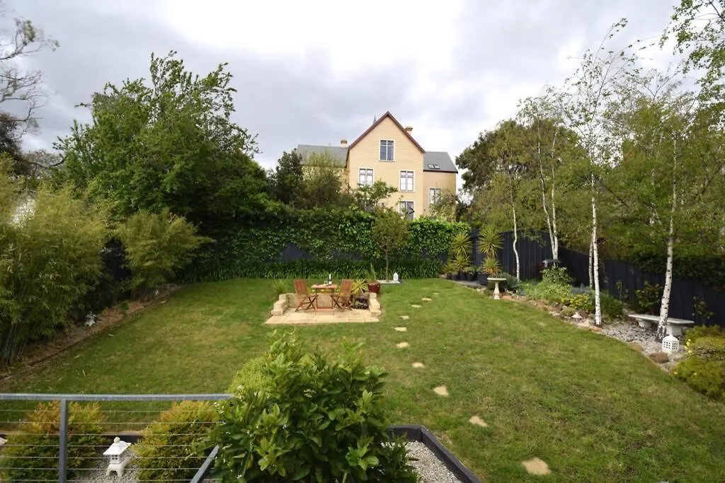 Holiday home Best Location In Hobart! Luxury 4 Bedroom With Stunning Views