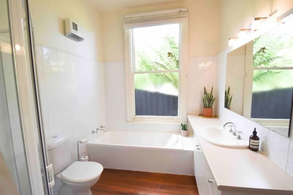 Best Location In Hobart! Luxury 4 Bedroom With Stunning Views 0*, Hobart Australia