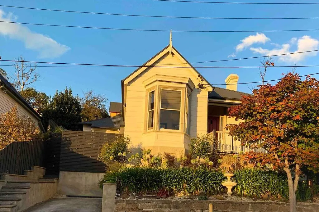 Best Location In Hobart! Luxury 4 Bedroom With Stunning Views 0*, Hobart Australia