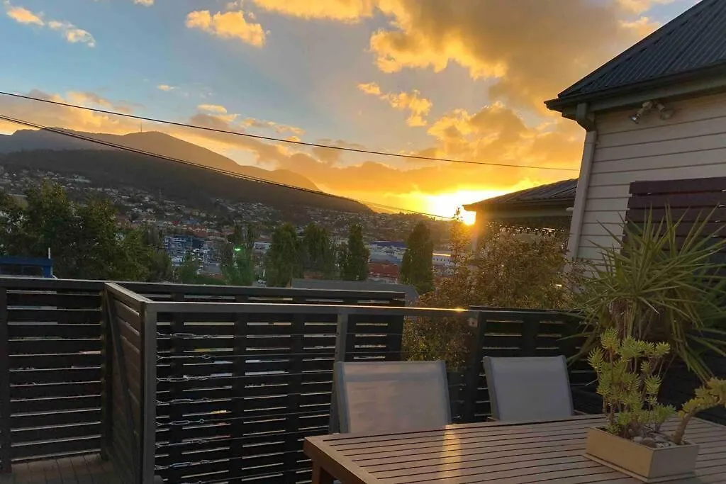 Best Location In Hobart! Luxury 4 Bedroom With Stunning Views 0*, Hobart