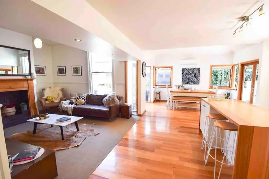 Best Location In Hobart! Luxury 4 Bedroom With Stunning Views location