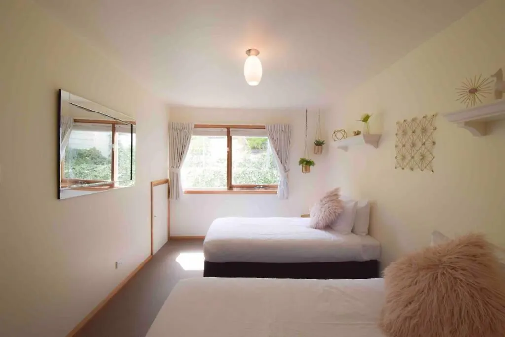 Best Location In Hobart! Luxury 4 Bedroom With Stunning Views 0*, Hobart