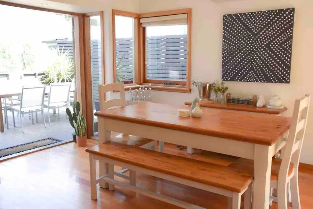 Best Location In Hobart! Luxury 4 Bedroom With Stunning Views Holiday home