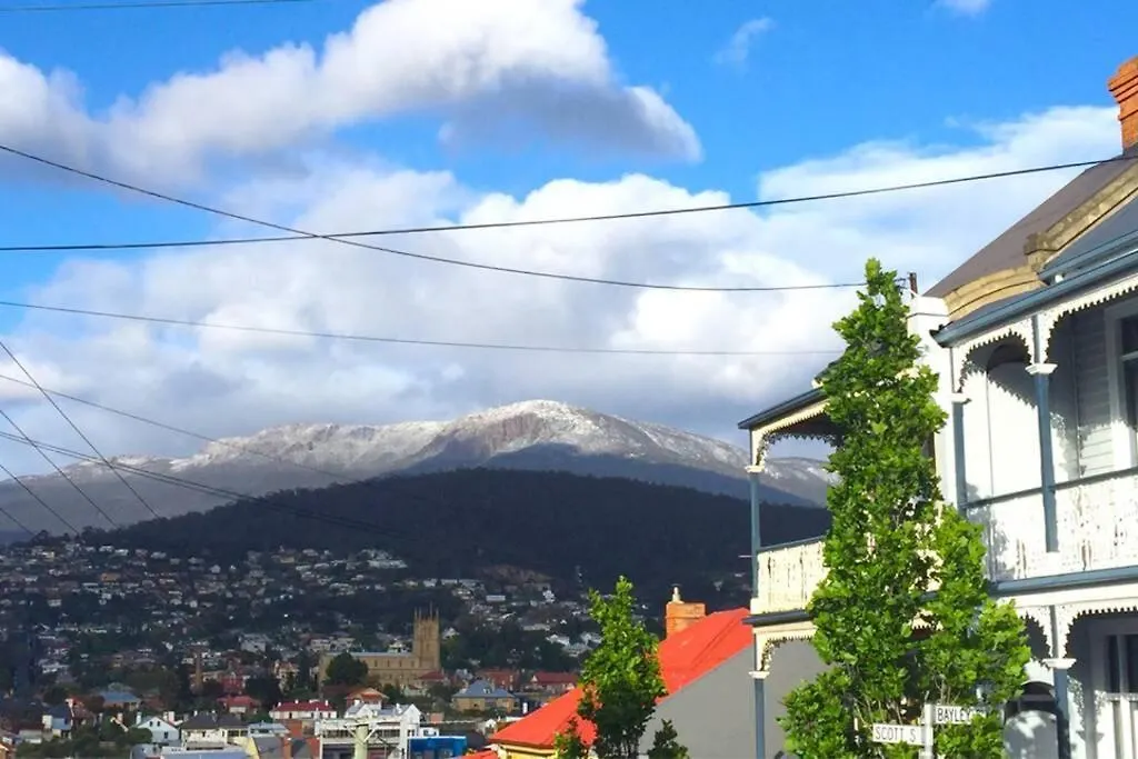 Best Location In Hobart! Luxury 4 Bedroom With Stunning Views 0*, Hobart Australia
