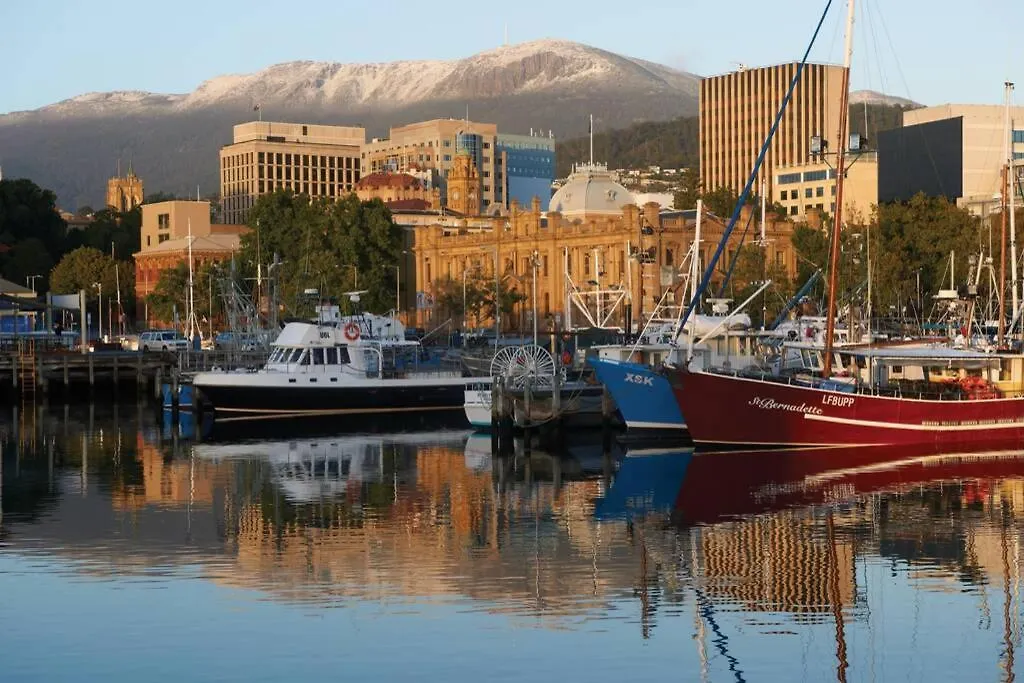 Best Location In Hobart! Luxury 4 Bedroom With Stunning Views Holiday home Hobart
