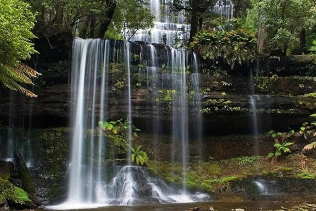 Best Location In Hobart! Luxury 4 Bedroom With Stunning Views 度假居